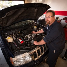 engine auto repair technician